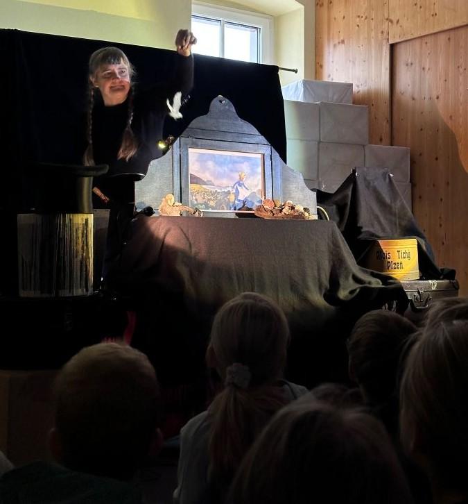 Kamishibai "Die Dinosaurierlady"