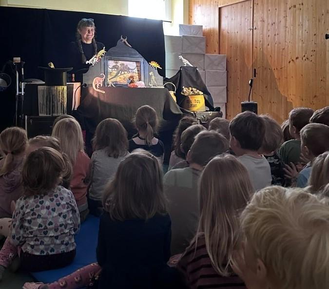 Kamishibai "Die Dinosaurierlady"